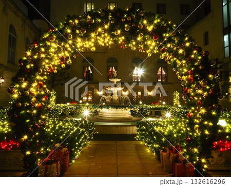 横浜・みなとみらいホテルのクリスマス装飾|ライトアップとオーナメントの写真素材 横浜・みなとみらいホテルのクリスマス装飾|ライトアップとオーナメントの写真素材 132616296