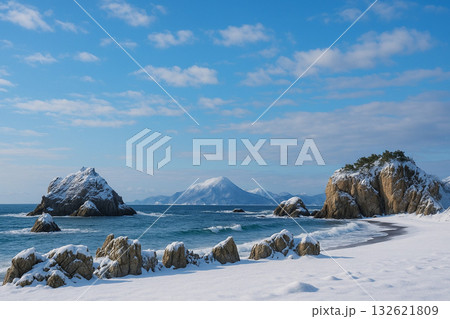 渥美半島　赤羽根ロングビーチと日出の石門　雪景色 132621809
