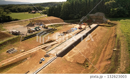 ドローンで空撮した砂防ダム工事現場 ドローンで空撮した砂防ダム工事現場 132623003