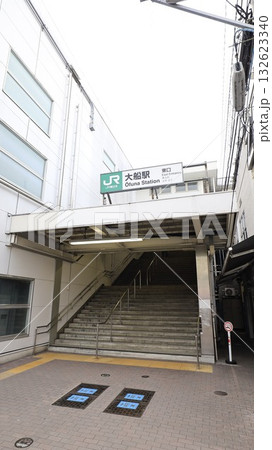 JR東海道線、横須賀線、根岸線の大船駅東口 132623340