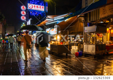台湾 台北 士林夜市 ナイトウォーク 屋台フード 台湾 台北 士林夜市 ナイトウォーク 屋台フード 132623369