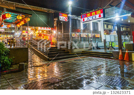 台湾 台北 士林夜市 ナイトウォーク 屋台フード 台湾 台北 士林夜市 ナイトウォーク 屋台フード 132623371