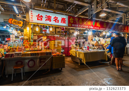 台湾　台北　士林夜市 ナイトウォーク　屋台フード 132623373