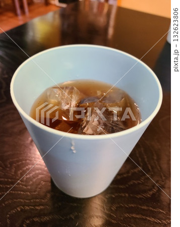 キンキンに冷えた麦茶 132623806