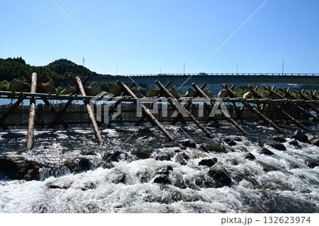 晩秋のアユやな 132623974