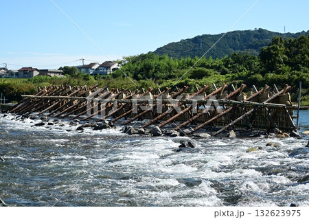 晩秋のアユやな 132623975