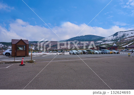 福島県福島市の浄土平駐車場から南西側の眺望 132624693