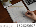 建築士がノートに設計メモを書く手とノートパソコンのあるデスク 132625607