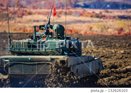砲撃した戦車 132626103