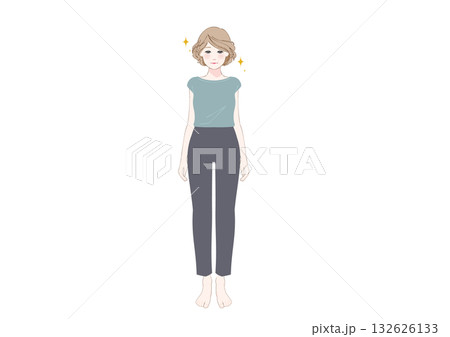 姿勢の良い中高年女性カジュアル全身 132626133