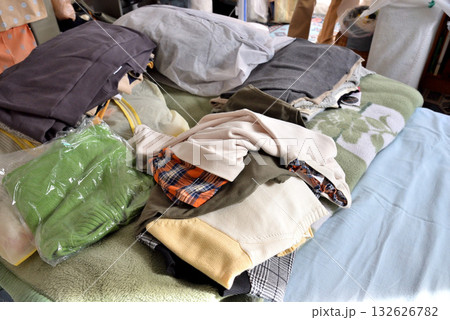 資源ごみ 断捨離 衣替え 不用品片付け 資源ごみ 断捨離 衣替え 不用品片付け 132626782
