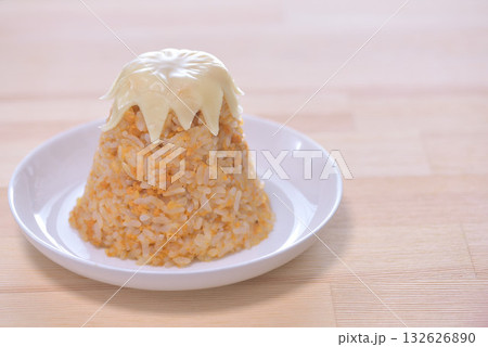 お昼はチャーハン 132626890