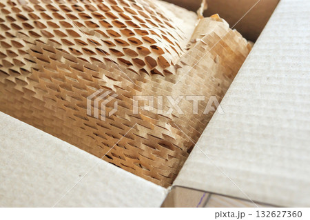 Eco friendly brown paper honeycomb wrap for product packaging parcel carton box Eco friendly brown paper honeycomb wrap for product packaging parcel carton box 132627360