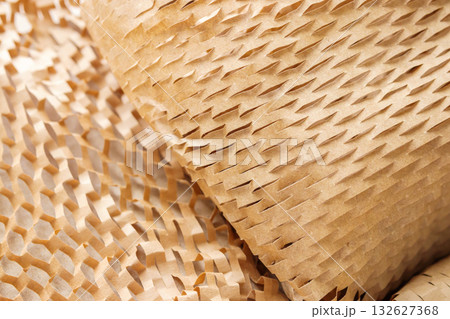 Eco friendly brown paper honeycomb wrap for product packaging parcel carton box 132627368