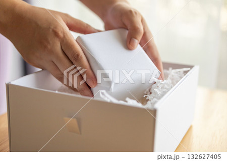 Eco friendly white paper wrap for product packaging parcel carton box Eco friendly white paper wrap for product packaging parcel carton box 132627405