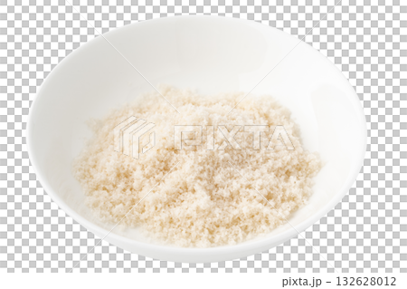 透明背景（png）にお皿に入った藻塩 132628012