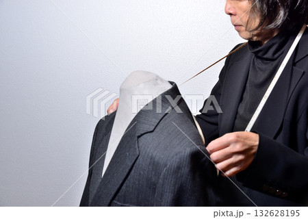 テーラー オーダーメイドスーツ 仕立て 132628195