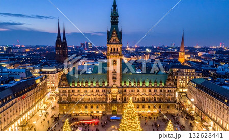 クリスマスの夜の街並み 132628441