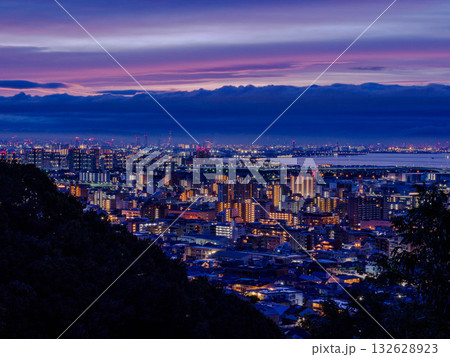 早朝、神戸市東灘区の岡本の高台より芦屋大阪方面を撮影 132628923
