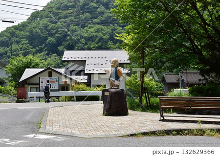 日光市川治温泉 野岩鉄道会津鬼怒川線の川治湯元駅前広場とかわじい 日光市川治温泉 野岩鉄道会津鬼怒川線の川治湯元駅前広場とかわじい 132629366