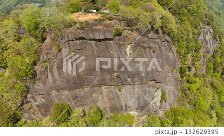 山梨県大月市　甲斐国「岩殿山城」上空より 132629395