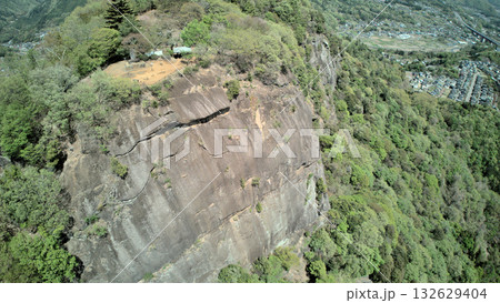 山梨県大月市 甲斐国「岩殿山城」上空より 山梨県大月市 甲斐国「岩殿山城」上空より 132629404