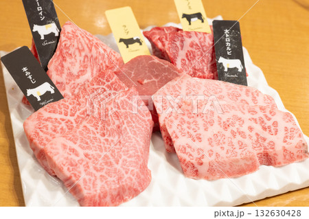 おいしい和牛生肉焼き肉用盛り合わせ 132630428