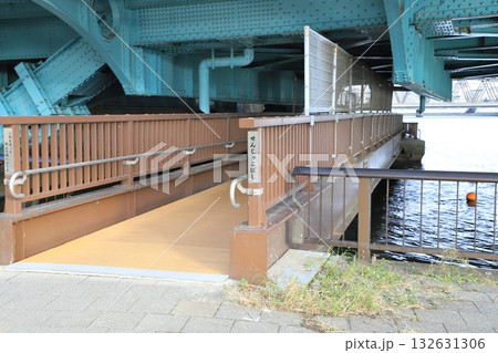 千住大橋の下の「千住小橋」 132631306