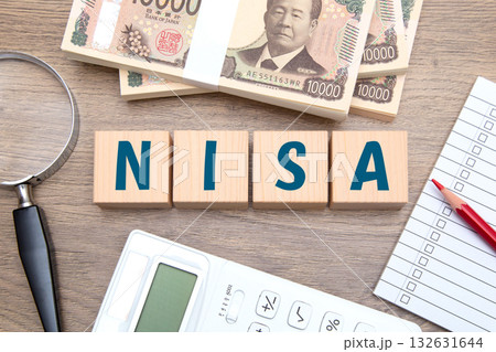 NISA(札束と電卓と虫メガネとチェックリスト) NISA(札束と電卓と虫メガネとチェックリスト) 132631644