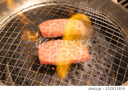 おいしい和牛大トロカルビの焼肉 おいしい和牛大トロカルビの焼肉 132631919