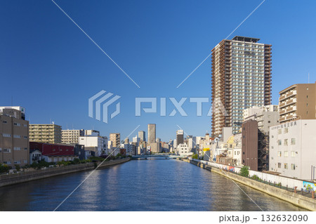 大阪ドーム前歩道橋の橋の上からの眺め　【大阪都市風景】 132632090