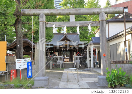 千住大橋そばにある橋戸稲荷神社 132632186