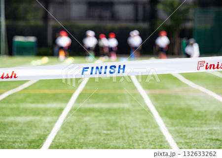 運動会　ゴールテープ 132633262