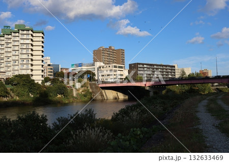 宮城県仙台市太白区越路から見た広瀬川と周辺の景色 132633469