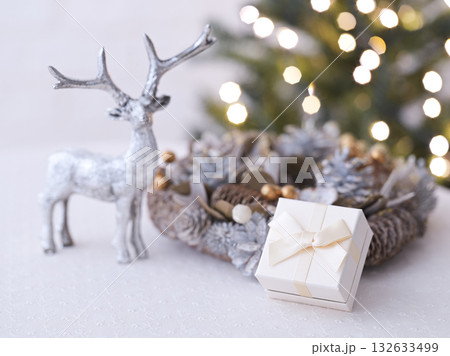 クリスマスイメージ　ギフトボックス 132633499