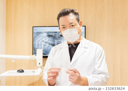 医療　歯科医　矯正　マウスピース 132633624