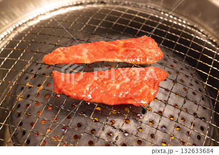 おいしい網焼肉、カルビ焼き肉 132633684