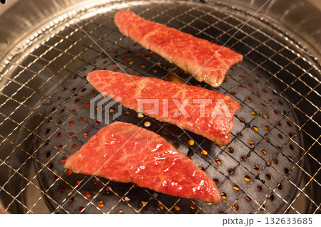 おいしい網焼肉、カルビ焼き肉 132633685