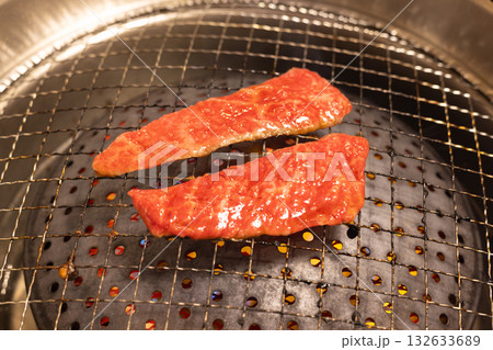 おいしい網焼肉、カルビ焼き肉 132633689