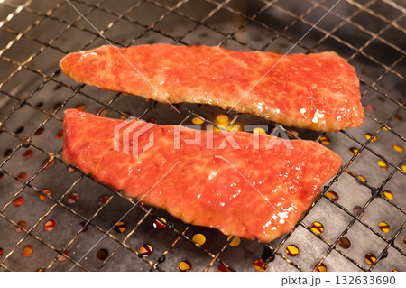 おいしい網焼肉、カルビ焼き肉 132633690