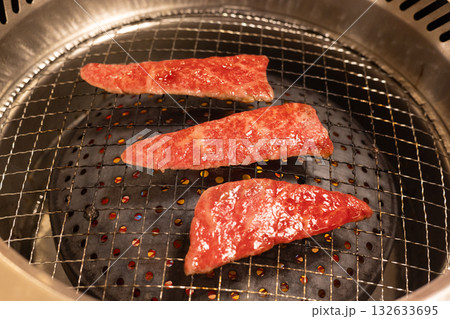 おいしい網焼肉、カルビ焼き肉 132633695