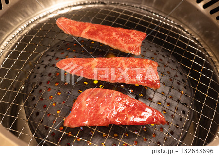 おいしい網焼肉、カルビ焼き肉 132633696