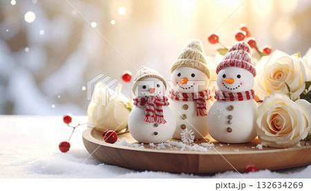 クリスマスディスプレイ。かわいい雪だるまのマスコット 132634269