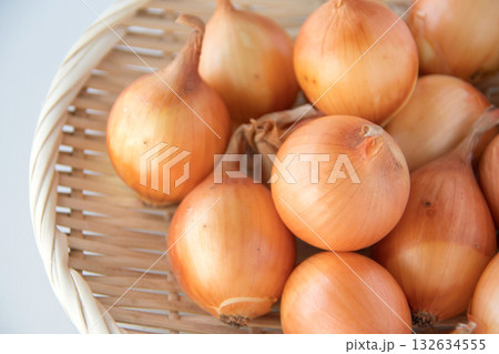 ざる盛り小たまねぎ 132634555