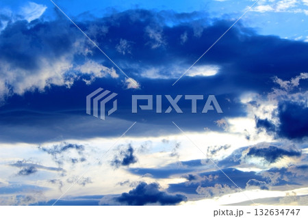 空と雲とが織りなす色紙 信州の空と雲 空と雲とが織りなす色紙 信州の空と雲 132634747