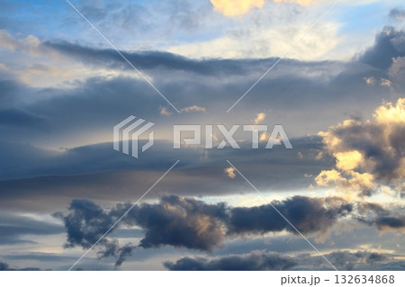空と雲とが織りなす色紙 信州の空と雲 空と雲とが織りなす色紙 信州の空と雲 132634868