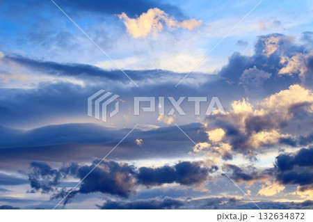 空と雲とが織りなす色紙　　　信州の空と雲 132634872