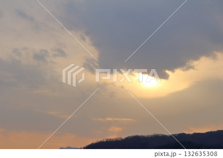 空と雲とが織りなす色紙 信州の空と雲 空と雲とが織りなす色紙 信州の空と雲 132635308