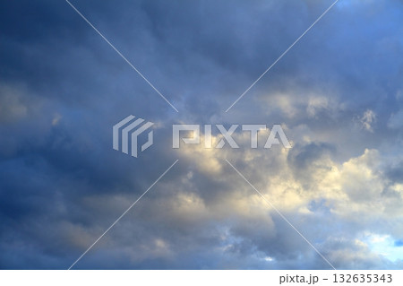 空と雲とが織りなす色紙　　　信州の空と雲 132635343