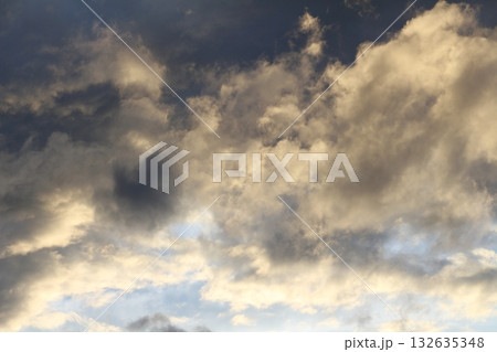 空と雲とが織りなす色紙 信州の空と雲 空と雲とが織りなす色紙 信州の空と雲 132635348